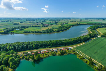 Blick auf das Donautal rund um die Riedlinger Baggerseen südlich von Donauwörth in Schwaben