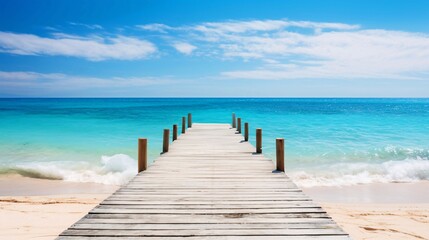 青い海へと続く桟橋、余白・コピースペースのある夏の背景