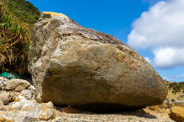 奄美大島　三月石（さんがついし）