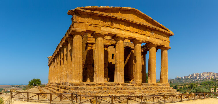 Temple of Concordia, Valle dei Templi (Valley of Temples), UNESCO World Heritage Site, Hellenic architecture, Agrigento, Sicily, Italy