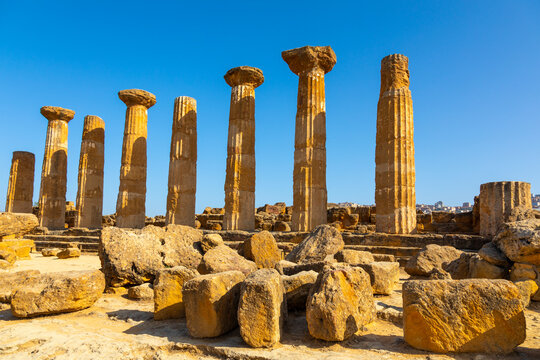 Temple of Heracles, Valle dei Templi (Valley of Temples), UNESCO World Heritage Site, Hellenic architecture, Agrigento, Sicily, Italy