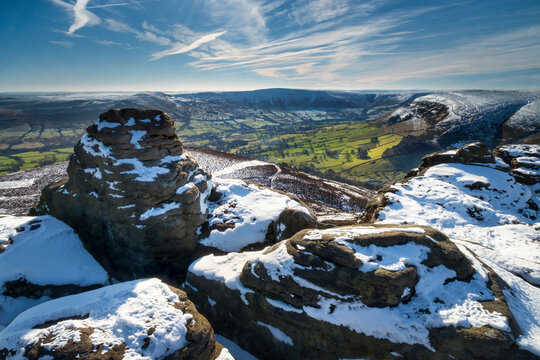 The Edale Valley from Ringing Roger rock formation in winter, Kinder Scout, Peak District National Park, Derbyshire, England