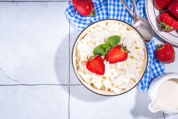Cottage cheese with fresh strawberry
