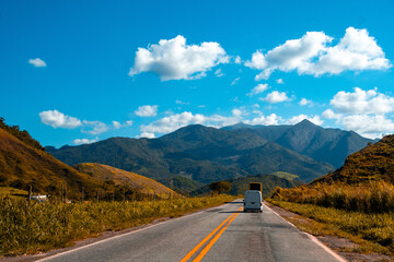 Fototapeta premium Photograph of a section of BR-262, with beautiful mountains between Belo Horizonte - MG and Vitória - ES.