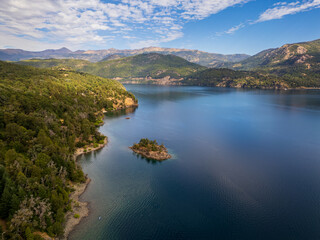 Lago Lacar Belleza natural en San Martín de los Andes, Argentina - obrazy, fototapety, plakaty