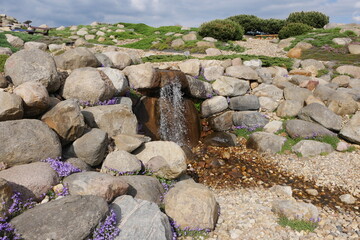 Wasserfall im Lausitzer Findlingspark Nochten