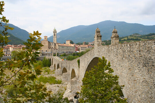 Gobbo Bridge or Ponte del Diavolo, province of Piacenza, Trebbia Valley, Emilia Romagna, Italy