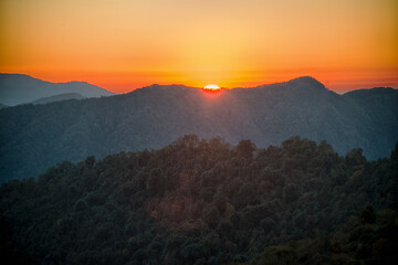 Obraz premium Sun Kissed Horizon at Dusk, Poon Hill, Nepal