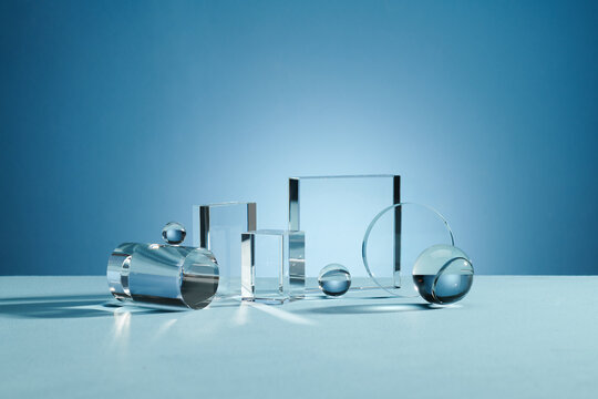 Transparent geometric stand for cosmetics.