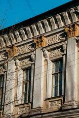 Obraz premium Old buildings and windows in the city