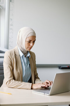 Teacher school employee tech use e-learning education workplace 