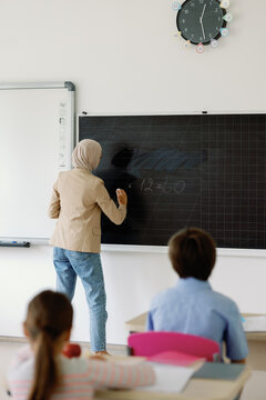 Occupation teacher work describing exercice.  Education