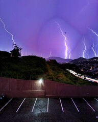 Tempestade com vários raios capturados no momento exato