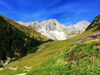 Fototapeta na wymiar Austrian alps