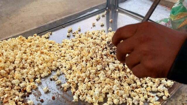 Aztech's Making Popcorn