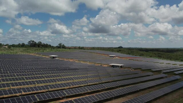 VISTA AERIA DA USINA FOTOVOLTAICA EM GOIAS - BRASIL