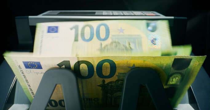 Counting Euro bills in the counting machine