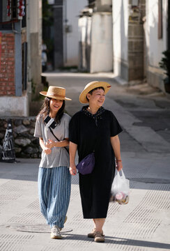 Asian mother and daughter, wandering in the ancient city