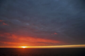 Sonnenuntergang über Ozean
