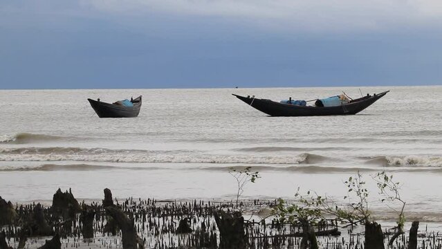 Morning view of fishing boats lined up at Alorkol Beach, Sundarbans. It&rsquo;s called Dubla Island in the UNESCO World Heritage site Sundarbans. 