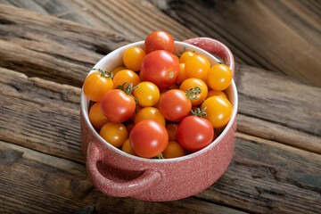 Vibrant Delight: 4K Ultra HD Image of Fresh Cherry Tomatoes Close-Up