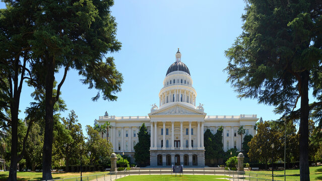 Iconic Landmark: 4K Ultra HD Panoramic View of California's State Capitol Building