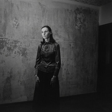 Woman in empty room - film portrait