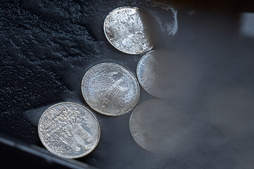 Reinigung von Gedenkmünzen / Silbermünzen (925 Sterling) mit Natron / Natriumbikarbonat in einem...