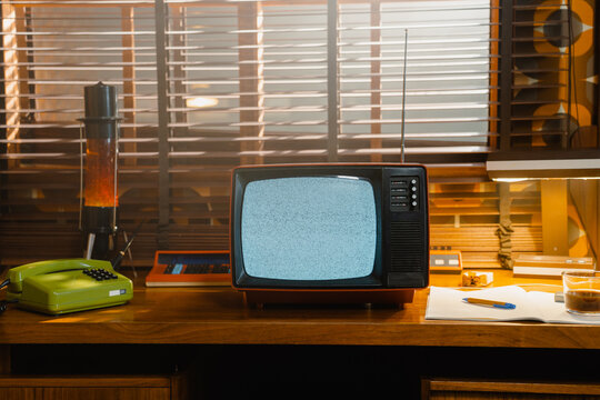 The tube TV does not catch the signal