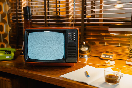 The tube TV does not catch the signal