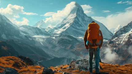 Crédence de cuisine en verre imprimé Everest Unrecognizable Traveler Standing Near Mountain