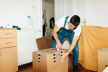 Box duct tape reinforcement