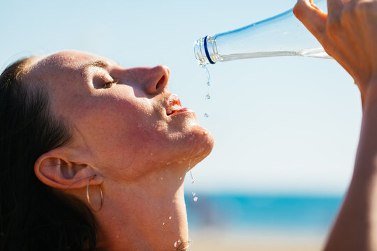 Young woman drinking water 