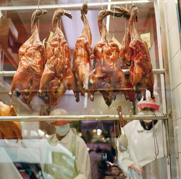 Peking ducks in window