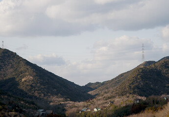 兵庫県・加東市、源平の古戦場付近から上三草山、大坂山を仰ぐ風景