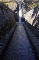 安積疏水麓山の飛瀑。猪苗代湖から引かれた安積疏水の最終地点。