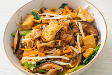 stir-fried noodles with tofu and vegetables