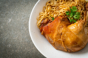 Dried Noodles with Braised Chicken