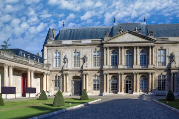Paris, ancient mansion in the Marais, the Archives museum 
 - obrazy, fototapety, plakaty