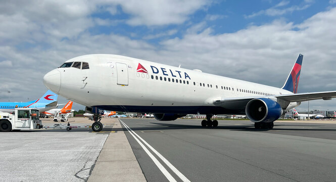 Delta Airlines Boeing 767 Aircraft Pushback to New York JFK Airport