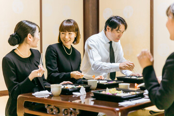法事・お葬式・四十九日の食事シーン

