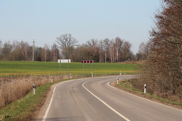 road outside the city with a right turn