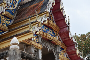 Fototapeta na wymiar Alter buddhistischer Tempel , Stupa in Thailand