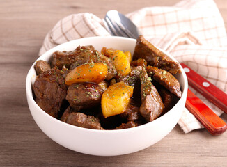 Stewed spicy liver with apple
