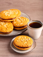 Honey crunch cookies with chocolate