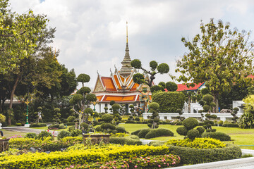 Tranquil temple garden in Thailand - 754221616