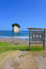 能登半島国定公園　景勝地　見附島　軍艦島　珠洲市　能登半島　能登半島地震で崩壊前の見附島　奥能登　石川県　北陸　日本海　自然