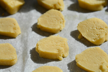Unbaked cookies on the baking tray