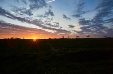 Sonnenaufgang im Sommer bei Erwitte-Horn, Langestrasse, Sommer 2023 