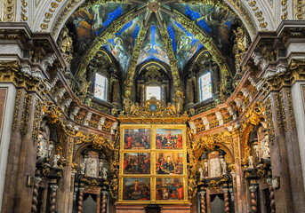 Fototapeta na wymiar Interiors of Valencia cathedral, Spain
